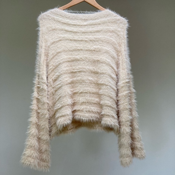 Dee Elly | New without Tags Fuzzy Bell Sleeve Cropped Sweater - Picture 8 of 8